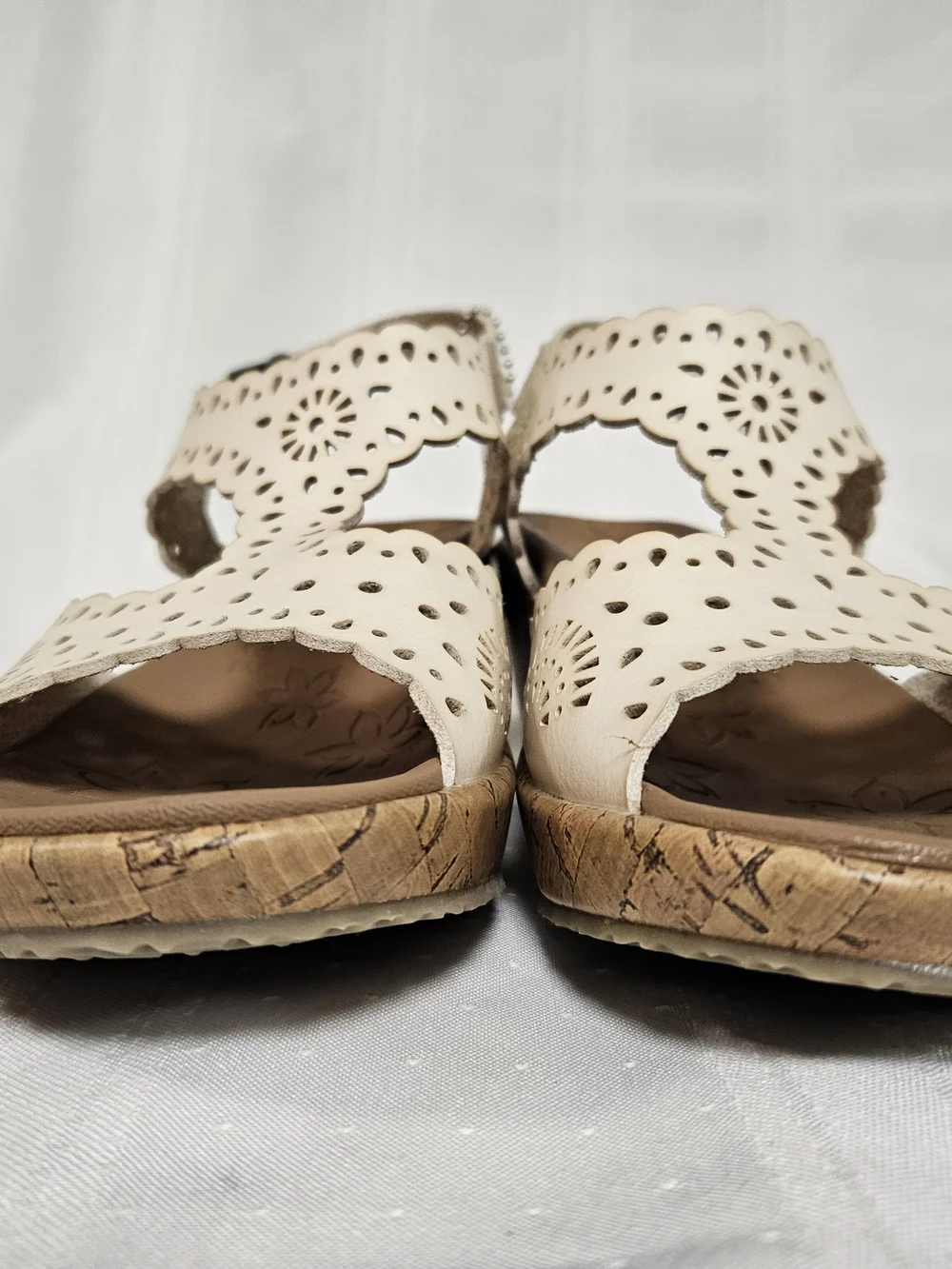 NWT Skechers Women's Beige Wedge Luxe Foam Slingback Sandals